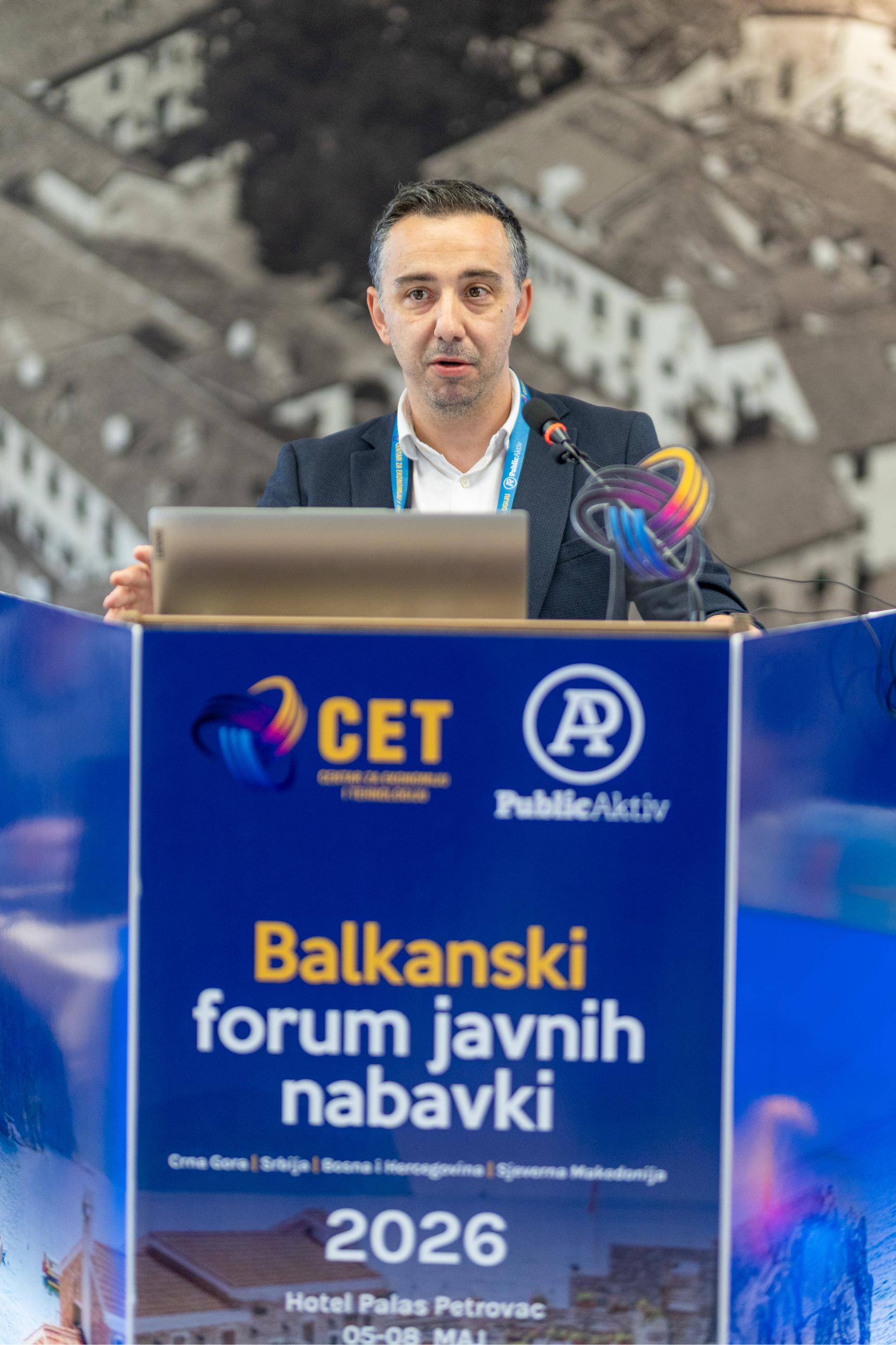 098A2444.jpg